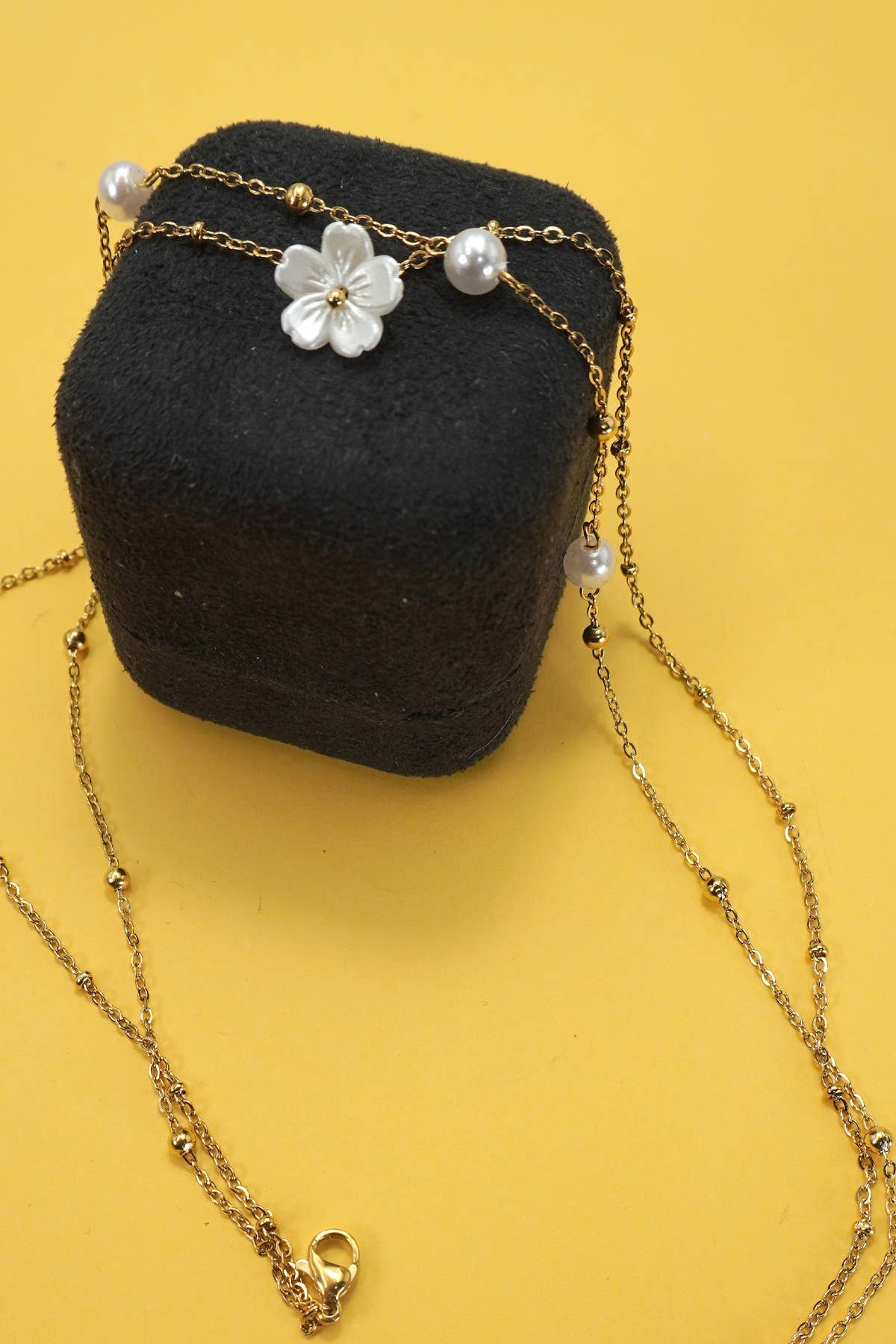 Flower Pearl Necklace - Image 3