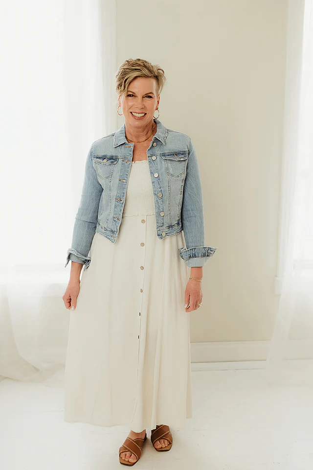 Light Wash Cropped Denim Jacket - Image 4